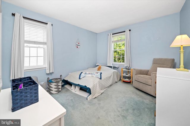 8 WINDING HILL DR, Hockessin, DE 19707