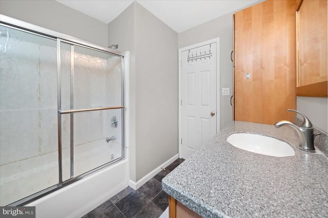 8 WINDING HILL DR, Hockessin, DE 19707