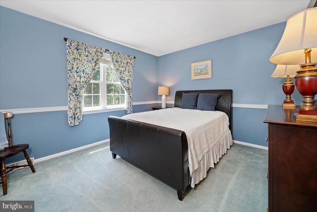 8 WINDING HILL DR, Hockessin, DE 19707