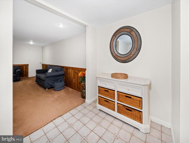8 WINDING HILL DR, Hockessin, DE 19707