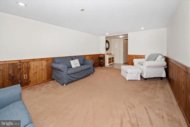 8 WINDING HILL DR, Hockessin, DE 19707