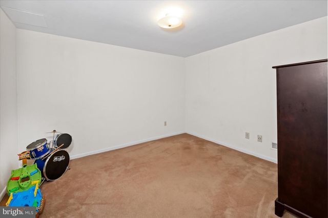 8 WINDING HILL DR, Hockessin, DE 19707