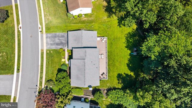 8 WINDING HILL DR, Hockessin, DE 19707