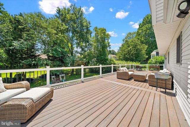 8 WINDING HILL DR, Hockessin, DE 19707
