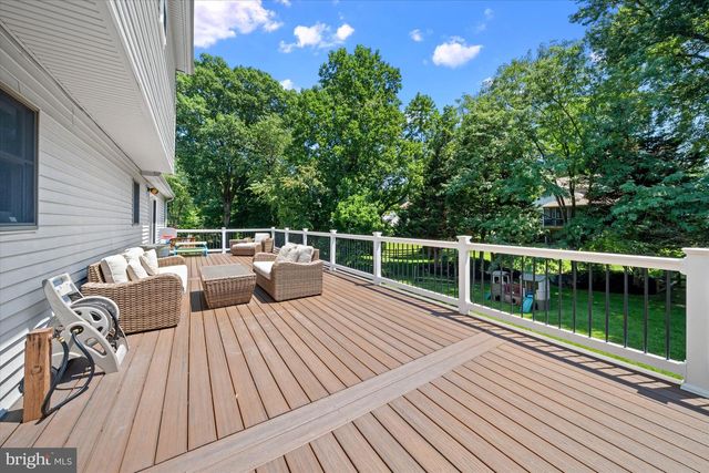 8 WINDING HILL DR, Hockessin, DE 19707
