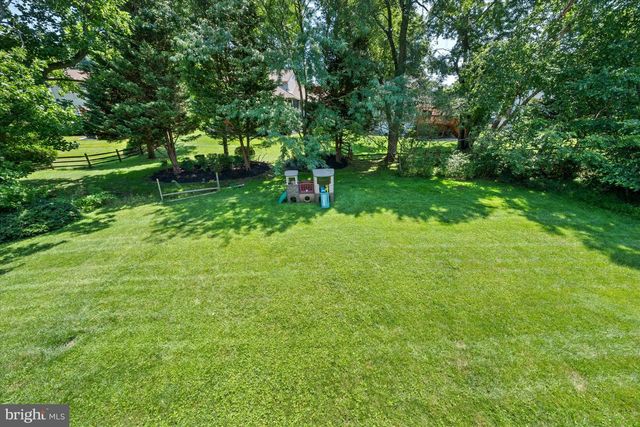 8 WINDING HILL DR, Hockessin, DE 19707