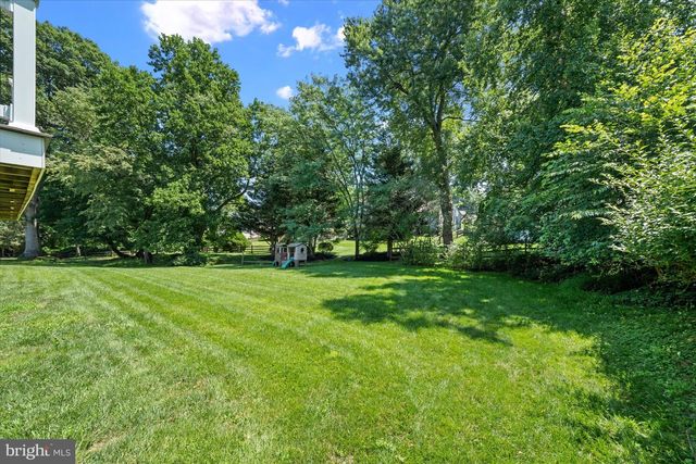 8 WINDING HILL DR, Hockessin, DE 19707