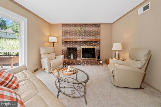 8 WINDING HILL DR, Hockessin, DE 19707