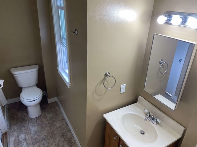 29 Slocum 2, Acushnet, MA 02743