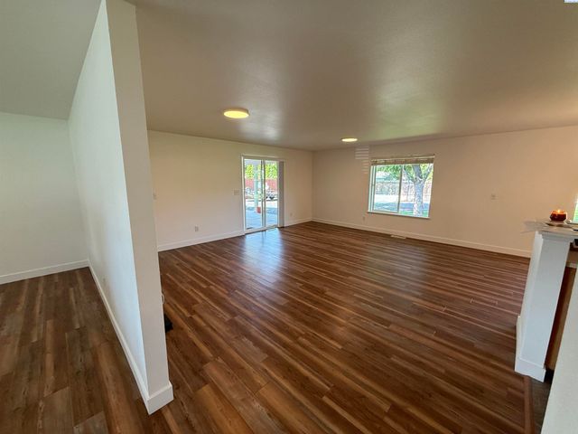 4821 W Park St, Pasco, WA 99301