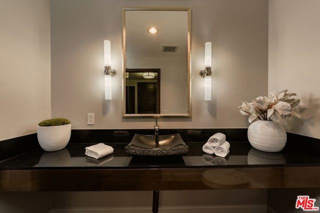 447 N Doheny Drive 101, Beverly Hills, CA 90210