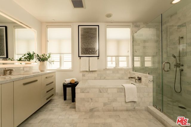 447 N Doheny Drive 101, Beverly Hills, CA 90210