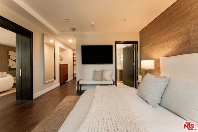 447 N Doheny Drive 101, Beverly Hills, CA 90210