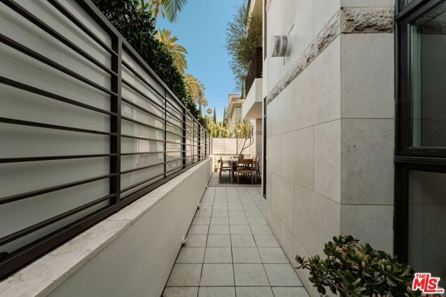 447 N Doheny Drive 101, Beverly Hills, CA 90210