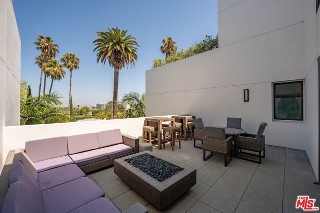 447 N Doheny Drive 101, Beverly Hills, CA 90210