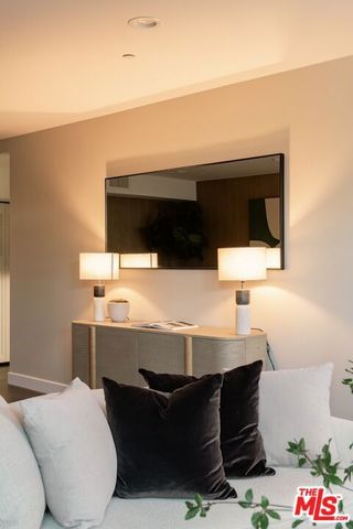 447 N Doheny Drive 101, Beverly Hills, CA 90210