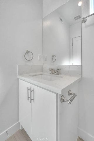 5852 Vineland 5852-2, North Hollywood, CA 91601