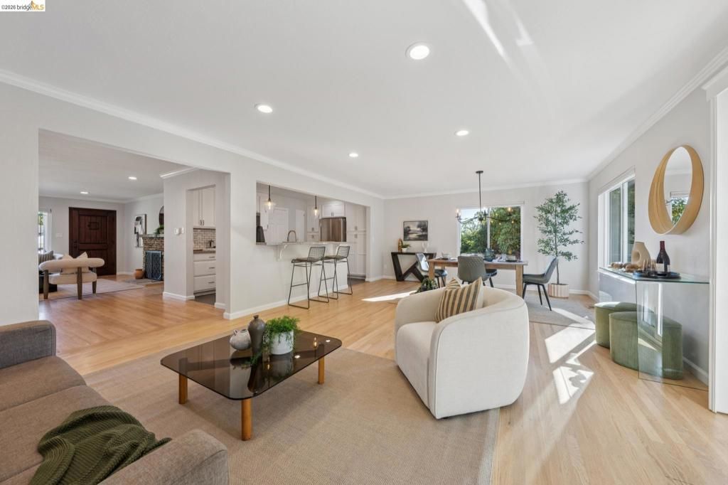 Image 10 of property listing at 1036 Spring Ct, Hayward, CA 94542