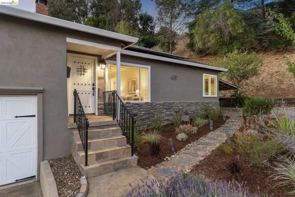 Image 3 of property listing at 1036 Spring Ct, Hayward, CA 94542