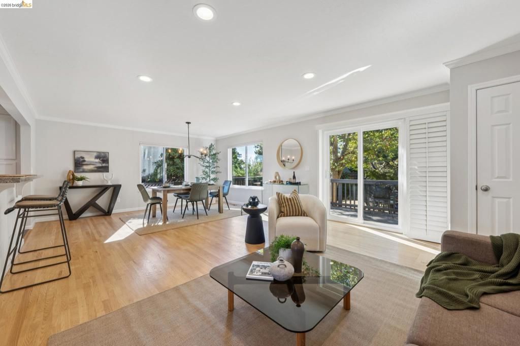 Image 9 of property listing at 1036 Spring Ct, Hayward, CA 94542
