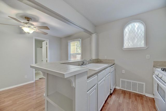 2712 Whitis Ave B, Austin, TX 78705