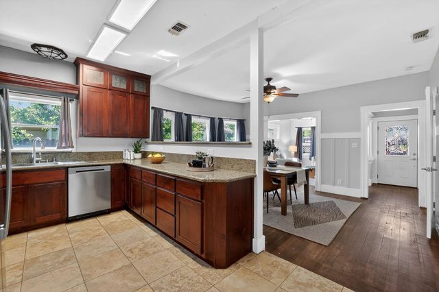 3301 33rd St, Sacramento, CA 95817