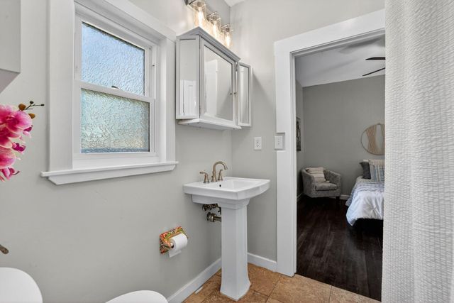 3301 33rd St, Sacramento, CA 95817