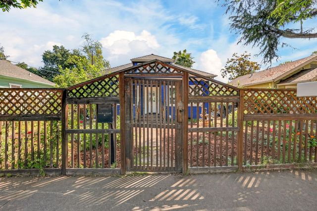 3301 33rd St, Sacramento, CA 95817