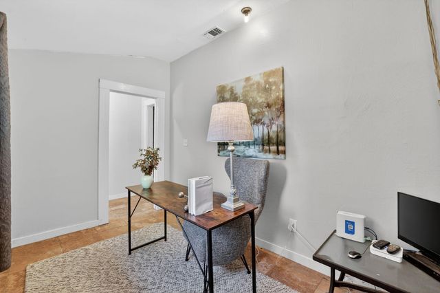 3301 33rd St, Sacramento, CA 95817