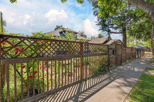 3301 33rd St, Sacramento, CA 95817