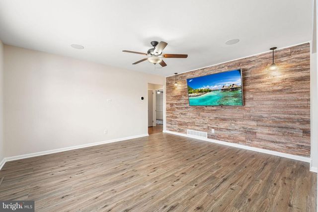 53 E EDINBURGH DR, New Castle, DE 19720