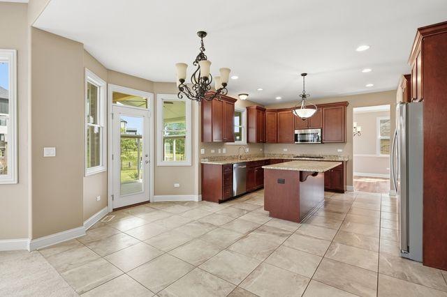 12520 Whisper Creek Way, Mokena, IL 60448