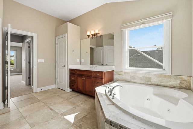 12520 Whisper Creek Way, Mokena, IL 60448