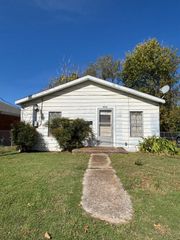1102 N Mill Street, Bowie, TX 76230