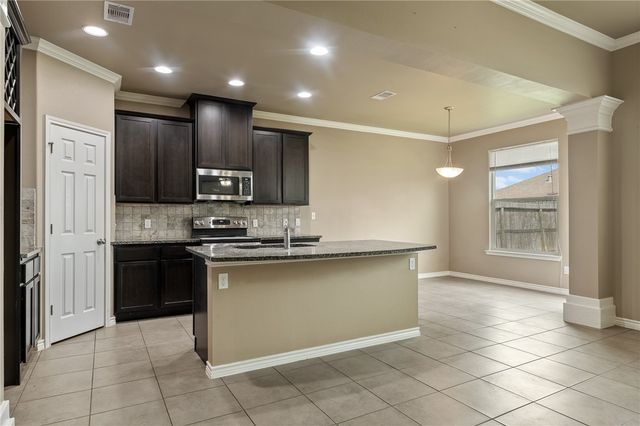 2267 Tallow Dr, Portland, TX 78374