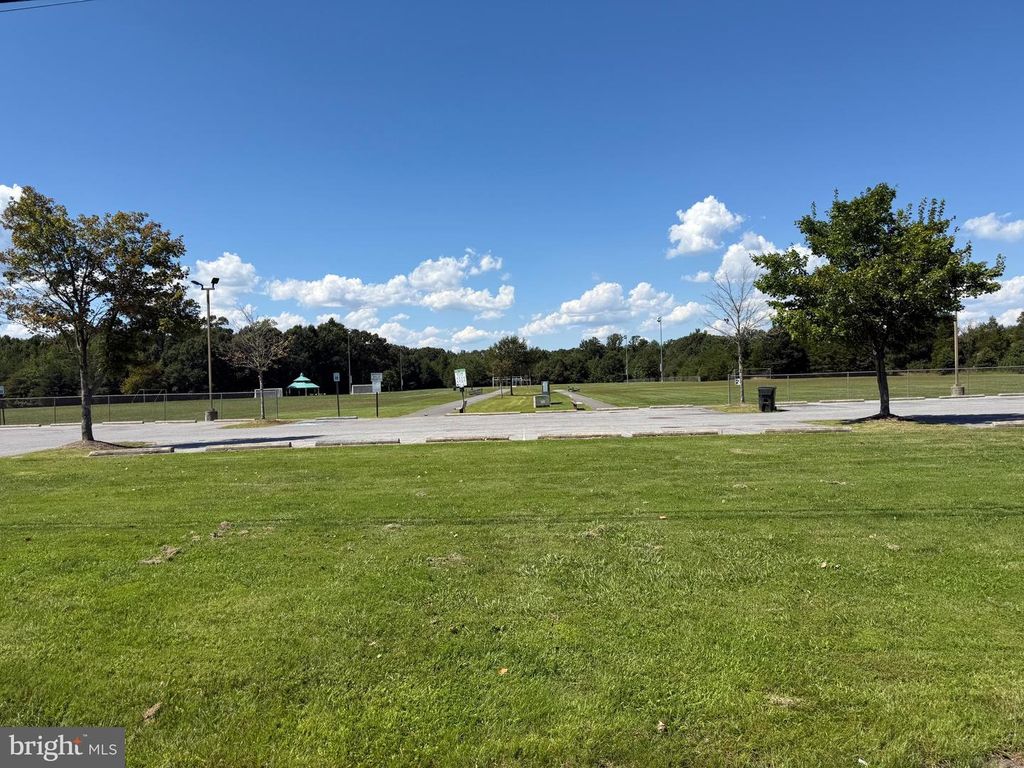 Image 6 of property listing at 0 ACCOKEEK RD, Waldorf, MD 20601