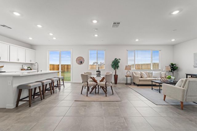 1489 Mcintyre St, Galt, CA 95632