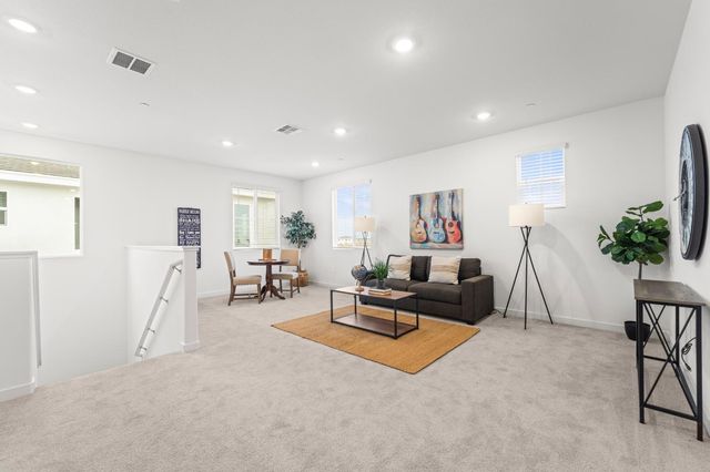 1489 Mcintyre St, Galt, CA 95632