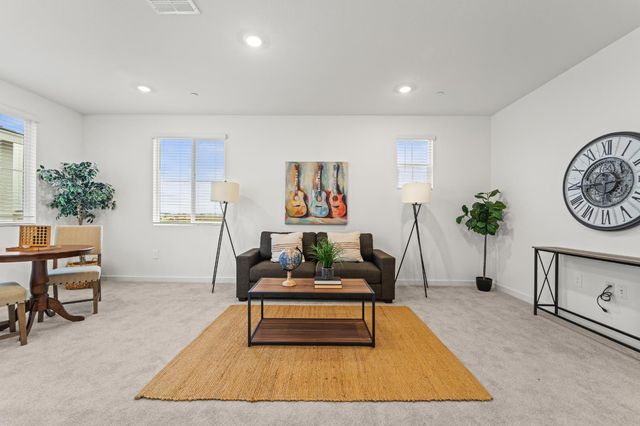 1489 Mcintyre St, Galt, CA 95632