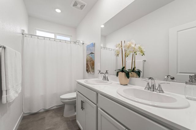 1489 Mcintyre St, Galt, CA 95632