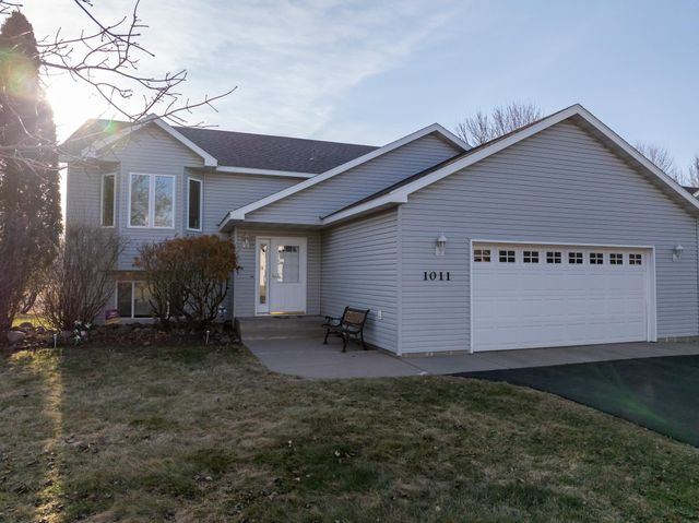 1011 Brook Court, Sauk Rapids, MN 56379