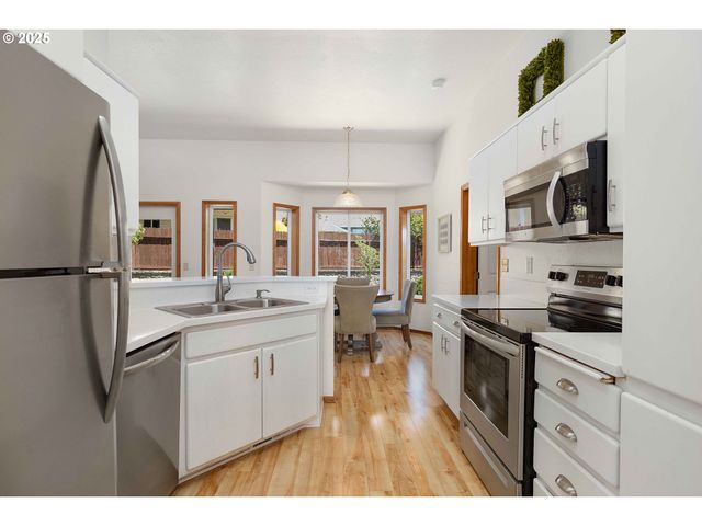 173 LAQUINTA Ct, Winchester, OR 97495