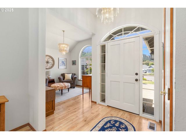 173 LAQUINTA Ct, Winchester, OR 97495