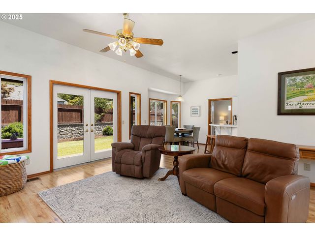 173 LAQUINTA Ct, Winchester, OR 97495