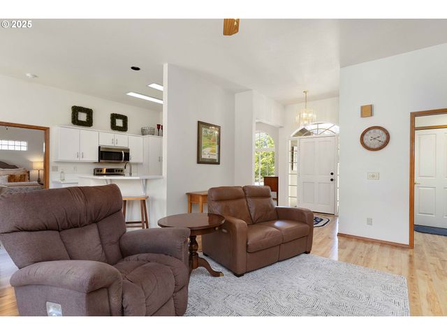 173 LAQUINTA Ct, Winchester, OR 97495