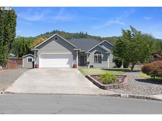 173 LAQUINTA Ct, Winchester, OR 97495
