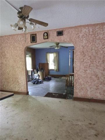 33660 W 83rd Street, De Soto, KS 66018