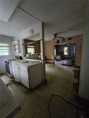 33660 W 83rd Street, De Soto, KS 66018