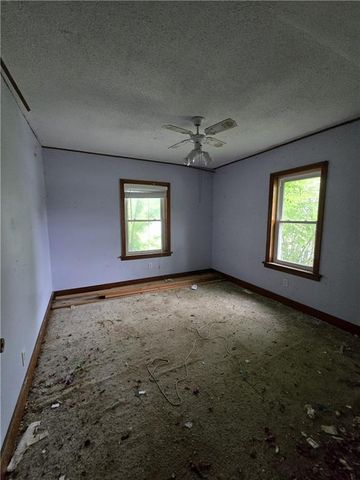 33660 W 83rd Street, De Soto, KS 66018