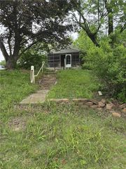 33660 W 83rd Street, De Soto, KS 66018